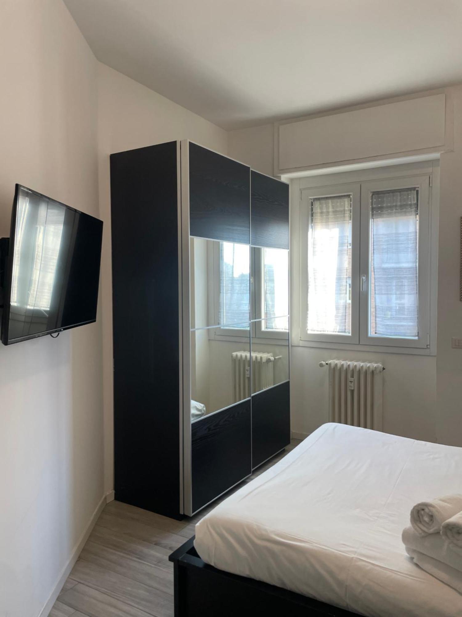 Gardone Apartment - Ampio Appartamento Con 2 Camere Da Letto - Comodo Per Duomo! Милан Экстерьер фото