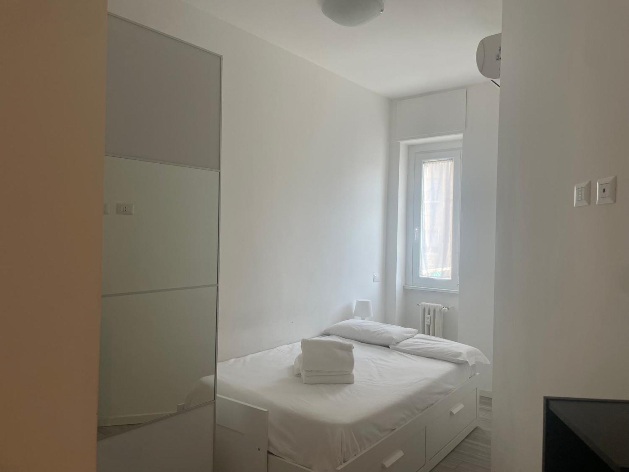 Gardone Apartment - Ampio Appartamento Con 2 Camere Da Letto - Comodo Per Duomo! Милан Экстерьер фото